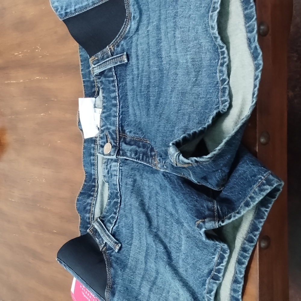 Isabel maternity shorts size 10